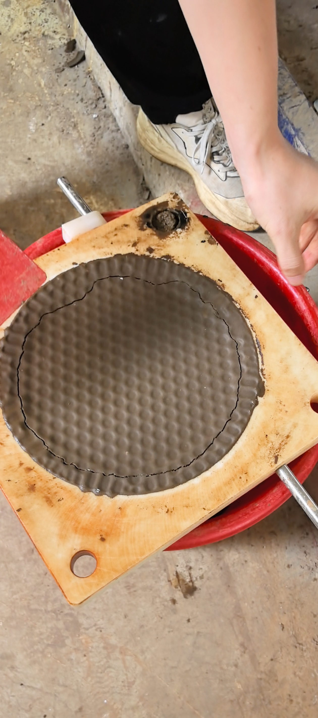 污泥脫水藥劑的選擇如何影響最終泥餅含水率？?