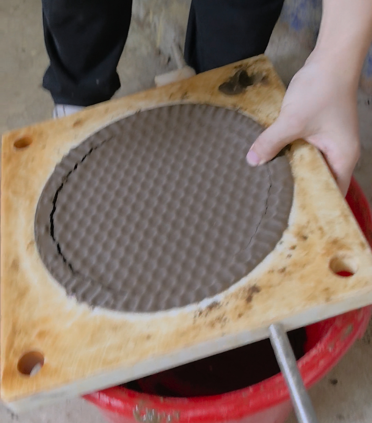 傳統(tǒng)污泥調(diào)理劑 vs 新型污泥調(diào)理劑